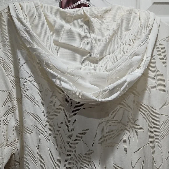 Chic Cream V-Neck Women's Tunic/Swim Suit Cover-up. - Picture 3 of 5